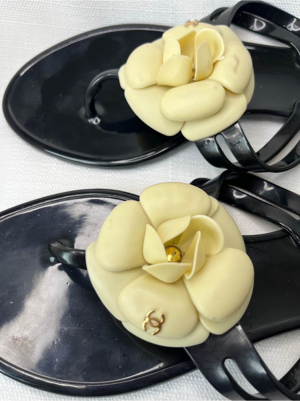 CHANEL Black Jelly Sandals with Cream Camellia Accent - Picture 5 of 7